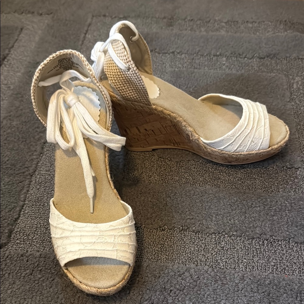 Old Navy Elegant Ankle Wrap Tie Off-White Wedge Peep Toe Sandals Size 6
